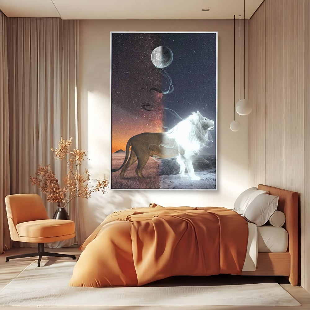 Tablou canvas cu tablou canvas cu leu si luna, in rama de aluminiu argintiu, pe perete intr-un dormitor